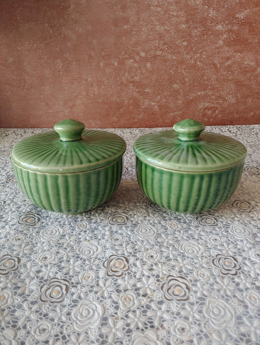 Seafoa Swirl Green ceramic Nesting Bowls with Lid