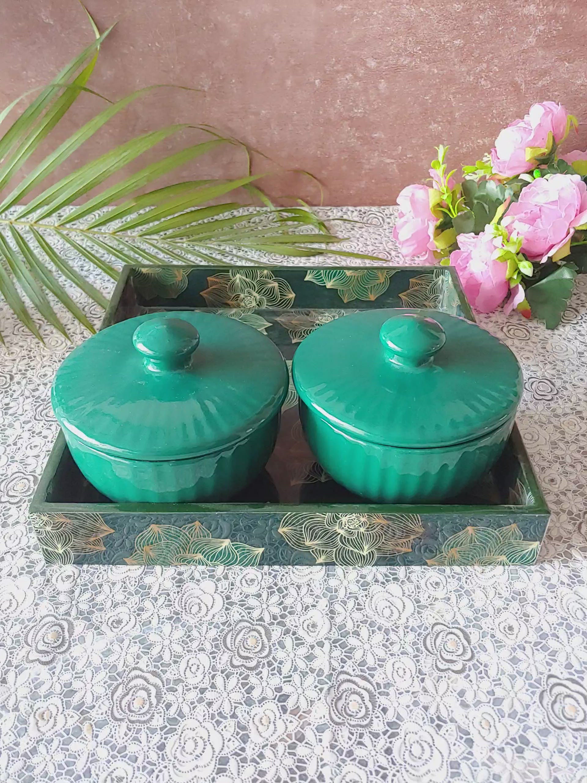 Green ceramic Nesting Bowls with Lid Tray