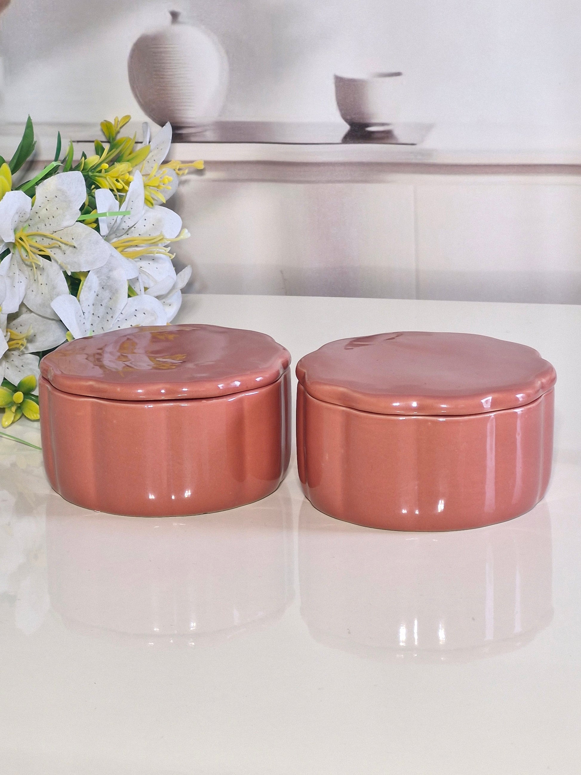 Two ceramic snack bowls with lids - side view