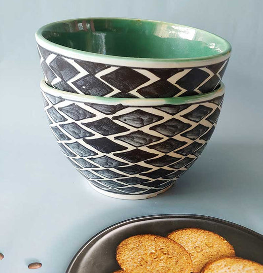 Ceremic Black Conical Strips Large Bowls : Grey Pottery