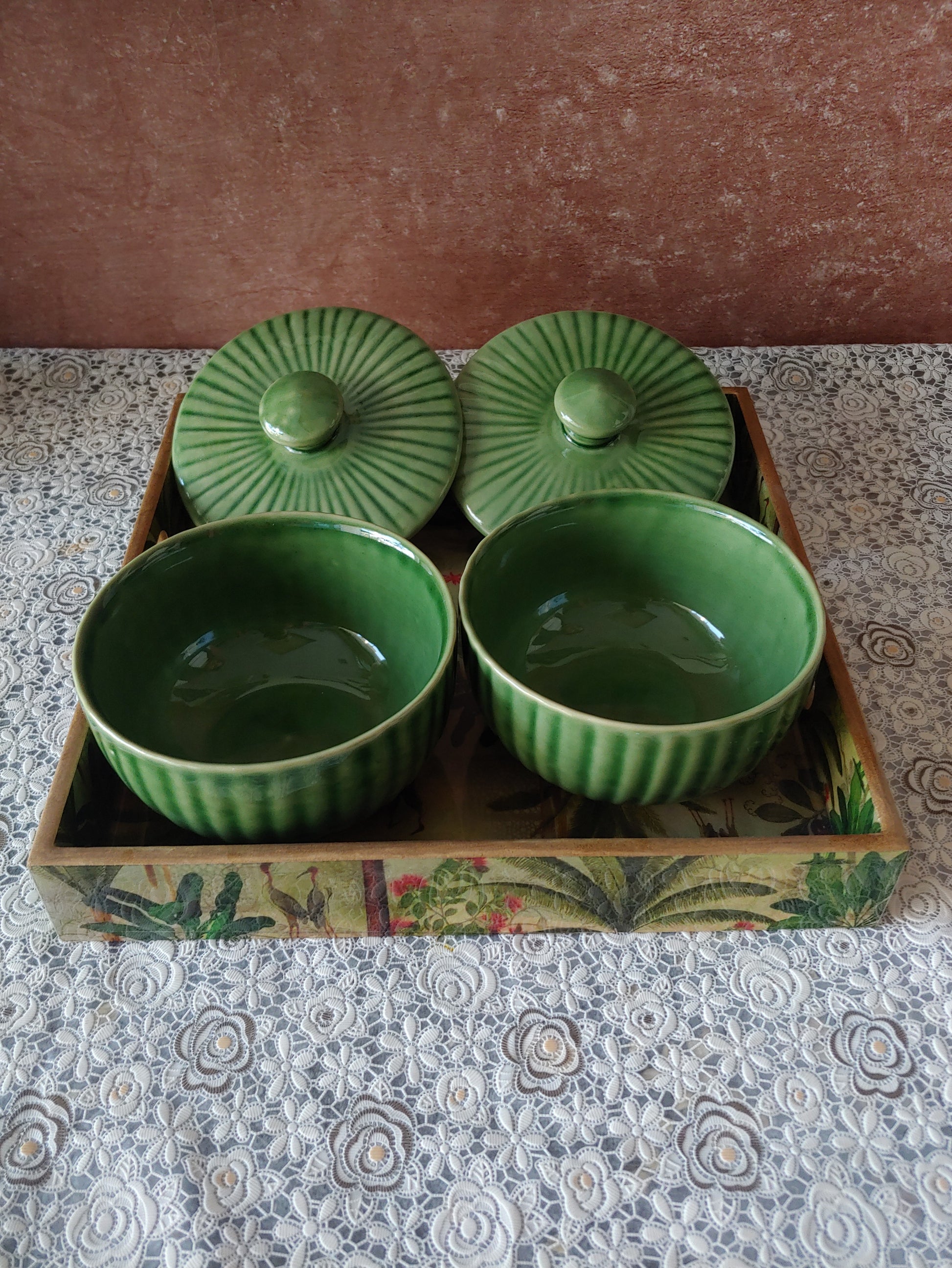 Seafoa Swirl Green ceramic Nesting Bowls with Tray