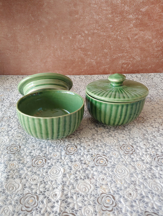Seafoa Swirl Green ceramic Nesting Bowls with Lid
