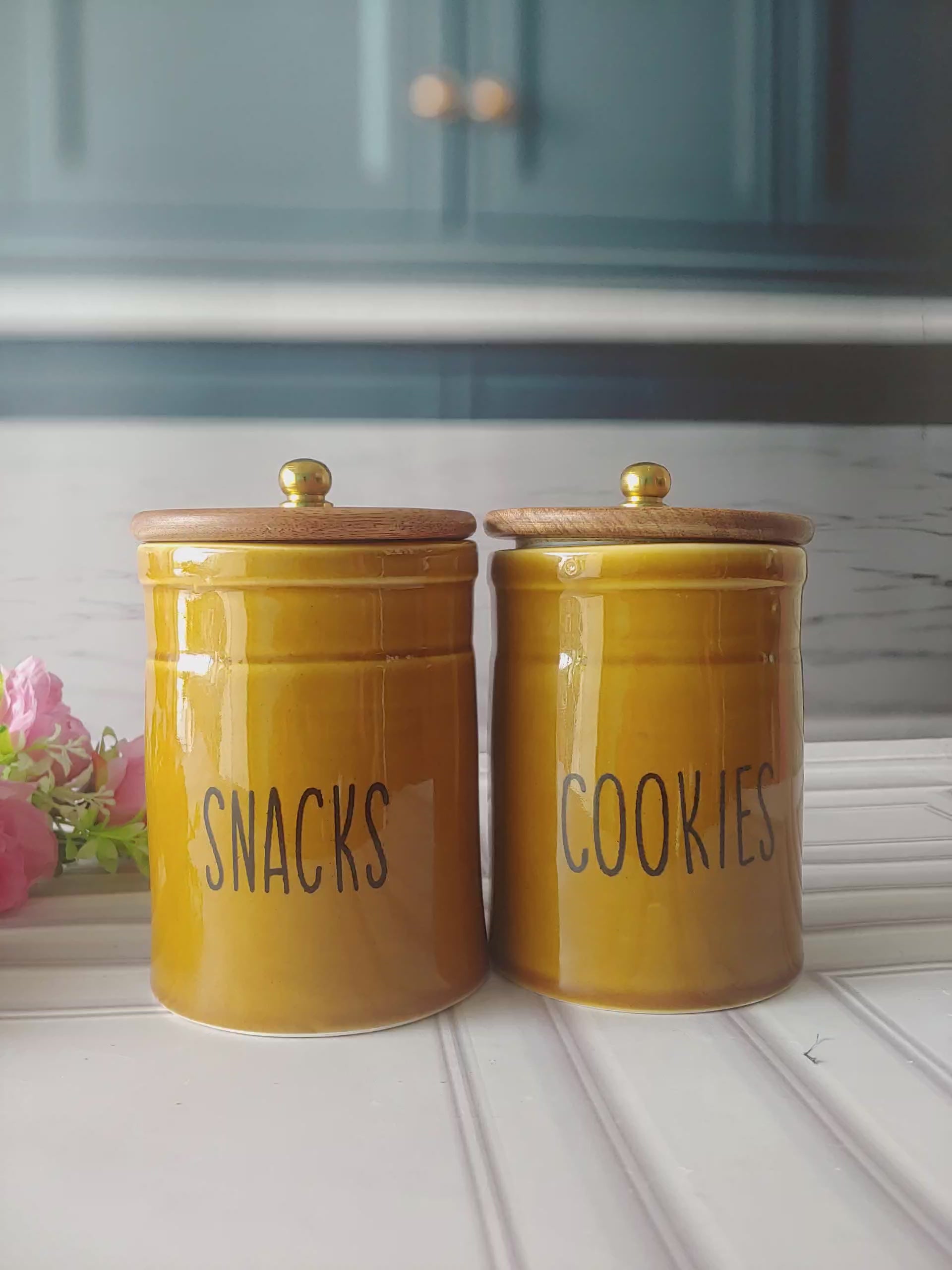 Sweet Honey Cookie and Snack Charmer with wooden lid