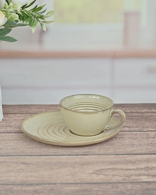Everyday Classic Ceramic Cup with Matching Platter