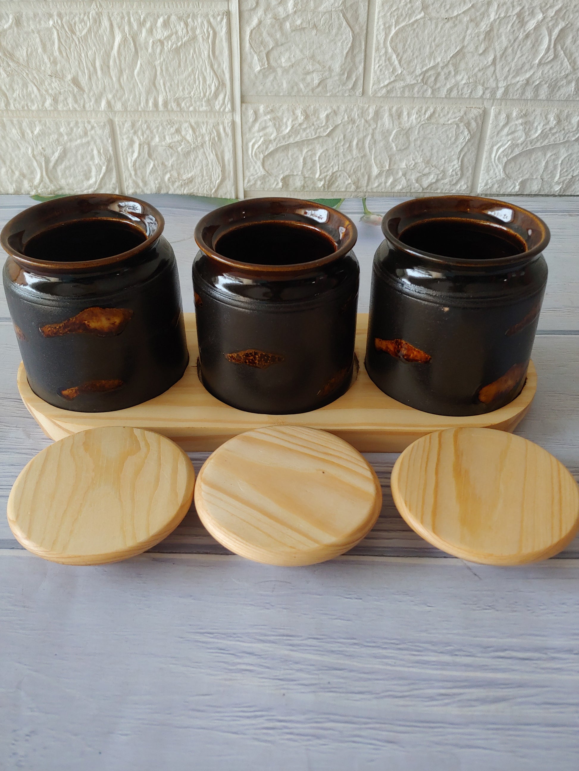 Thyme kimchi Pickle Jar Set with wooden lid and tray