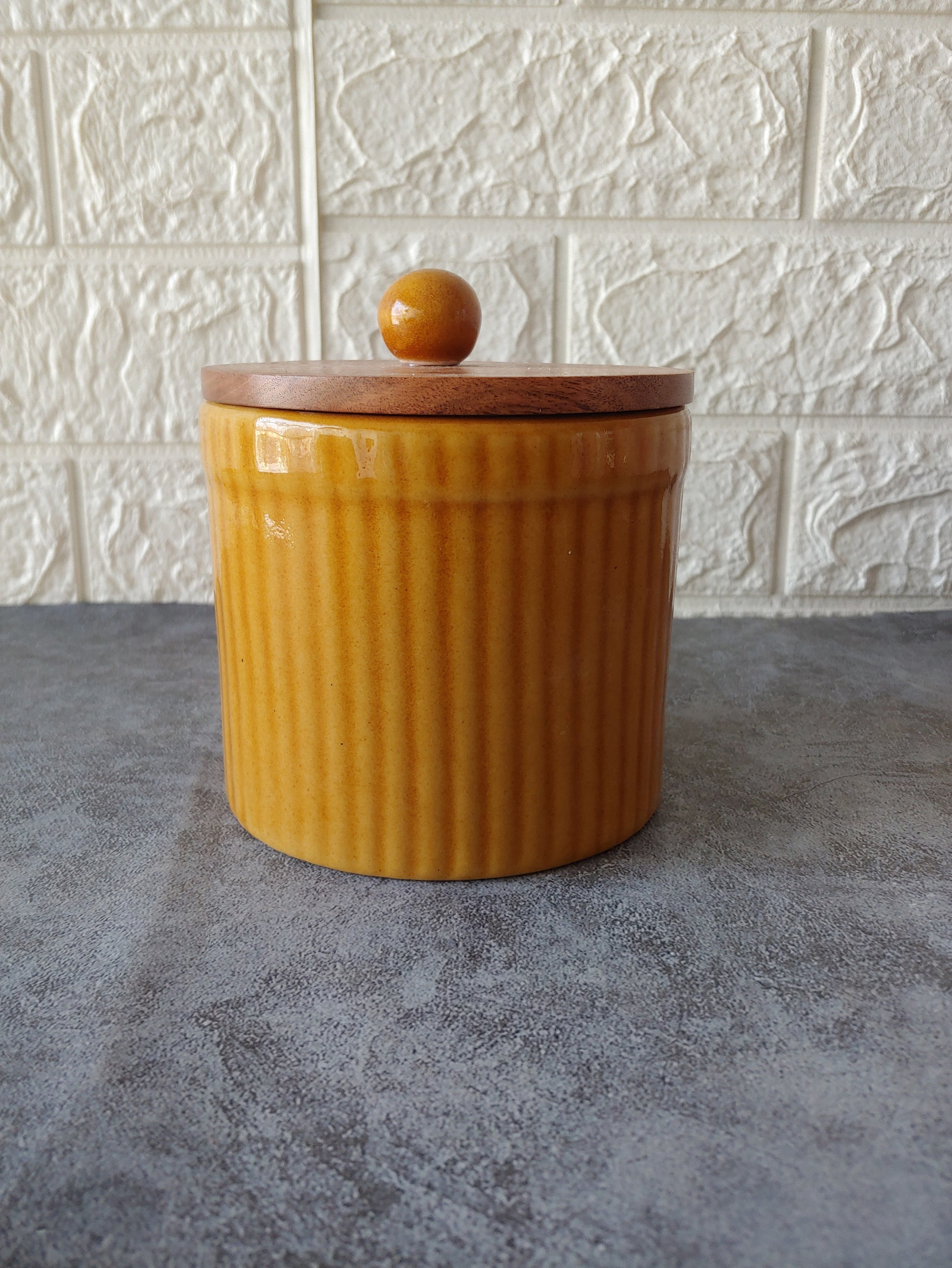 Honey  Airtight  Ceramic container  4 "with Wodden Lid
