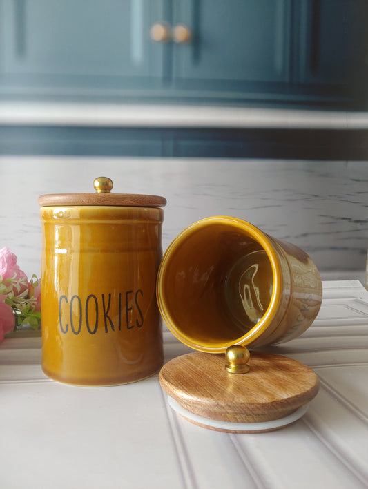 Sweet Honey Cookie and Snack Charmer with wooden lid